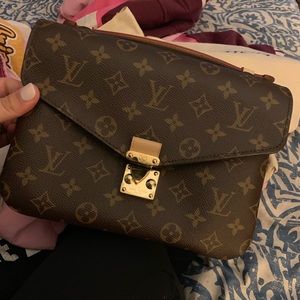 Louis Vuitton Pochette Métis